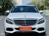 Xe gia đình ít đi, chủ giữ gìn nên còn rất mới