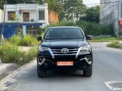 Màu đen số sàn, giá 770tr