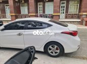 Xe gia đình Hyundai Elantra 2014 nhập Hàn, trắng