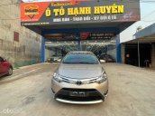 Xe màu bạc giá cạnh tranh