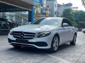 Xe màu trắng, nhập khẩu nguyên chiếc
