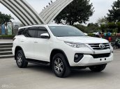 Xe màu trắng giá hữu nghị
