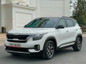 Xe màu trắng, giá tốt, hỗ trợ trả góp 70%, xe trang bị full options