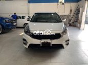Kia Rondo Số Sàn Máy Xăng 7 Chỗ Màu Trắng