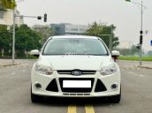 Cần bán xe màu trắng