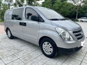 Van 6 chỗ máy dầu số sàn sản xuất 2016 màu ghi bạc