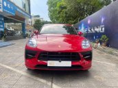 Màu đỏ, xe nhập số tự động