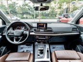 - Audi Q5 45TFSI Quattro bản Sport.