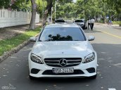 Màu trắng, nội thất đen