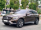 Màu nâu Dolomite, nội thất đen sang trọng