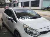 Xe Kia Rio 5 cửa, đăng kí 2013, màu trắng.