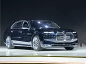 BMW 735i Pure Excellence 2023