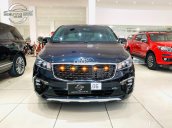 Xe màu xanh, máy dầu, nội thất kem còn rất mới và đẹp, có trả góp