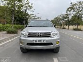 Toyota Fortuner sản xuất 2009, máy dầu, số sàn. Máy móc cực êm, chạy tốt, dàn lốp mới tinh.