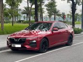 Vinfast Lux A2.0 plus nhiều đồ chơi bao check test