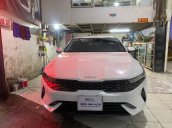 Kia K5 Luxury 2.0AT sản xuất 2022 màu trắng ngọc trai. Đk tư nhân công chức sd . Đi xịn 2,5v Km.full lịch sử