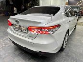 Toyota Camry 2.5Q 2021 màu trắng biển HN