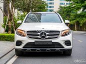 Màu trắng nội thất đen