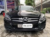 Màu đen, nội thất đen cực sang trọng