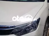 Toyota Camry 2018 Trắng Xe Gia Đình (Lướt)