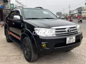 Bé Trang bán Fortuner 2010 số tự động máy xăng