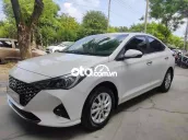 Hyundai Accent 2022 số sàn màu trắng, xe gia đình