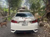 Bán xe Honda city Top màu trắng