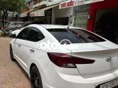 Bán Hyundai Elantra 2021 màu trắng