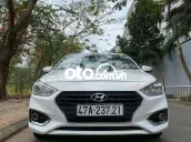 Hyundai Accent 2018 số sàn màu trắng,