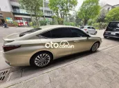 Bán Lexus ES 300h 2022 màu be đẹp xuất sắc