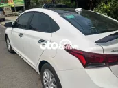 Bán xe Hyundai Accent 2020, số sàn, màu trắng