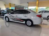 Sedan 5 chỗ giá rẻ, máy số ngon, thân vỏ chắc chắn