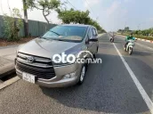 Toyota Innova 2.0E đời 2017 màu đồng, xe gia đình