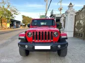 Số tự động 2.0L 4x4 AT máy xăng, màu đỏ