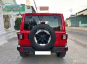 Số tự động 2.0L 4x4 AT máy xăng, màu đỏ
