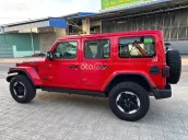 Số tự động 2.0L 4x4 AT máy xăng, màu đỏ