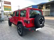 Số tự động 2.0L 4x4 AT máy xăng, màu đỏ