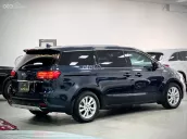Xe màu xanh - Nội thất kem