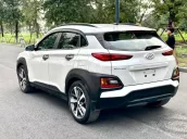 Bán xe Huyndai Kona 2.0 AT 2020 màu trắng, tên tư nhân, chạy hơn 3 vạn km