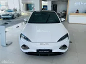 Quà tặng tháng 4: 06 chỉ vàng - miễn phí 06 năm bảo dưỡng tiêu chuẩn - 02 năm miễn phí lãi suất