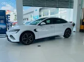 Quà tặng tháng 4: 06 chỉ vàng - miễn phí 06 năm bảo dưỡng tiêu chuẩn - 02 năm miễn phí lãi suất