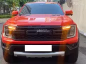 2.0L 4x4 AT, màu đỏ, lên 70 triệu đồ chơi
