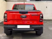 2.0L 4x4 AT, màu đỏ, lên 70 triệu đồ chơi