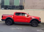 2.0L 4x4 AT, màu đỏ, lên 70 triệu đồ chơi