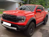 2.0L 4x4 AT, màu đỏ, lên 70 triệu đồ chơi