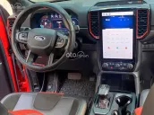 2.0L 4x4 AT, màu đỏ, lên 70 triệu đồ chơi