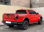 2.0L 4x4 AT, màu đỏ, lên 70 triệu đồ chơi