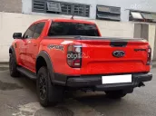 2.0L 4x4 AT, màu đỏ, lên 70 triệu đồ chơi