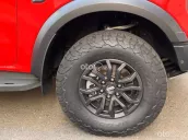 2.0L 4x4 AT, màu đỏ, lên 70 triệu đồ chơi