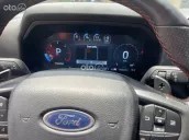2.0L 4x4 AT, màu đỏ, lên 70 triệu đồ chơi